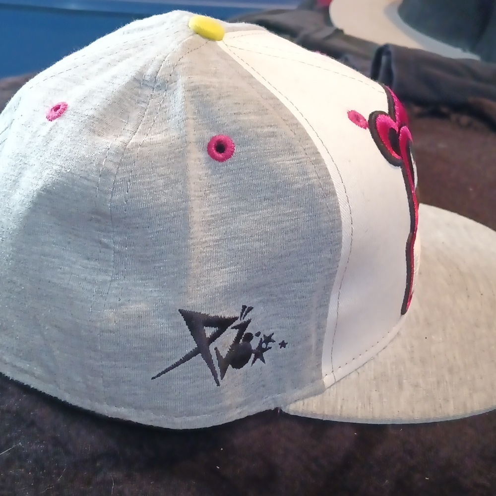Kidrobot hat - Picture 2 of 4